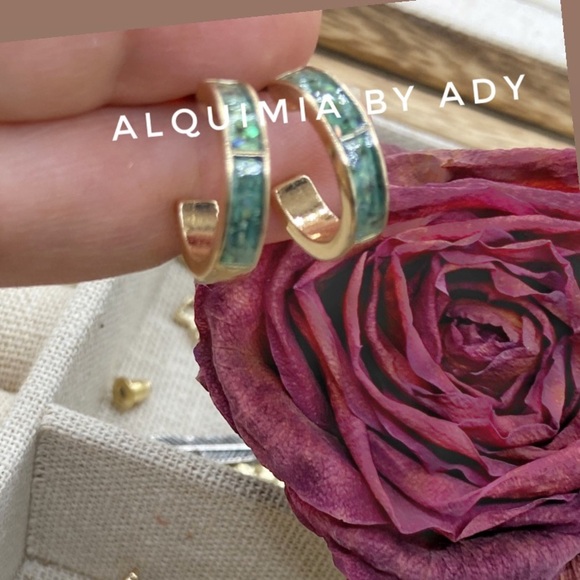 Alquimia gold and abalone shell mini hoops statement studs earrings - Picture 2 of 2